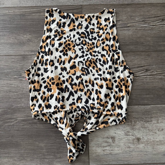 Aritzia Babaton crop top animal print leopard cat small - Picture 5 of 8